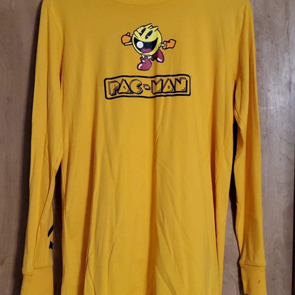 Bundle it! PAC-MAN long sleeve shirt! 😎 Size: S